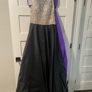 Morilee formal champagne sequin bodice with black skirt in size 10. Open back.